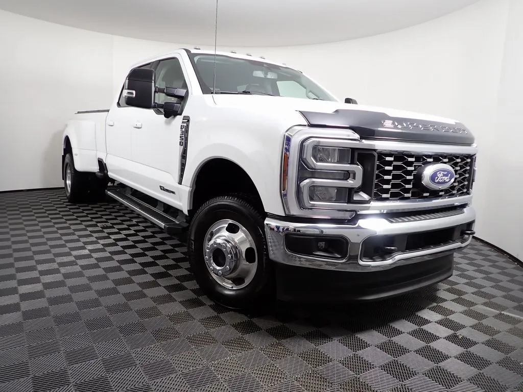 White 2024 Ford F-350SD Lariat for sale in Rockbridge, OH