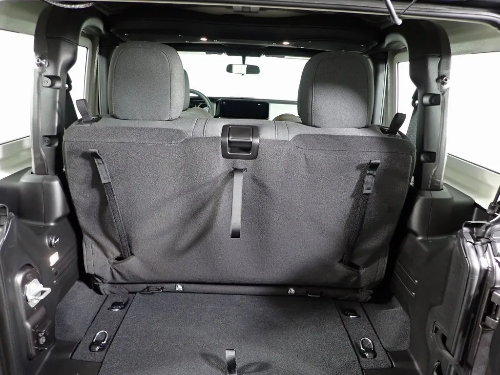 Jeep Wrangler photo 13