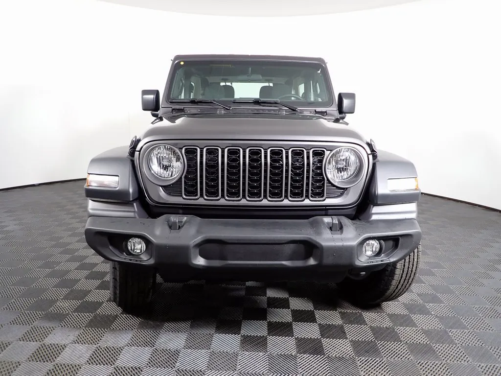 Jeep Wrangler photo 4