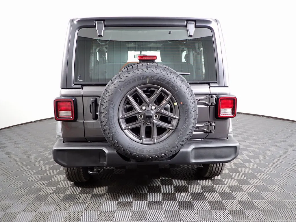 Jeep Wrangler photo 11