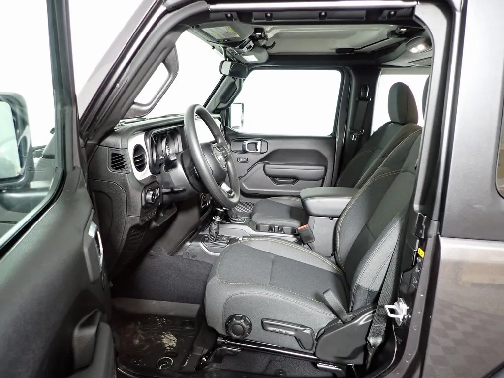 Jeep Wrangler photo 18