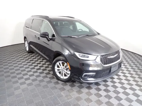 More photos of 2022 Chrysler Pacifica Touring at Don Wood Chrysler Dodge Jeep Ram, OH