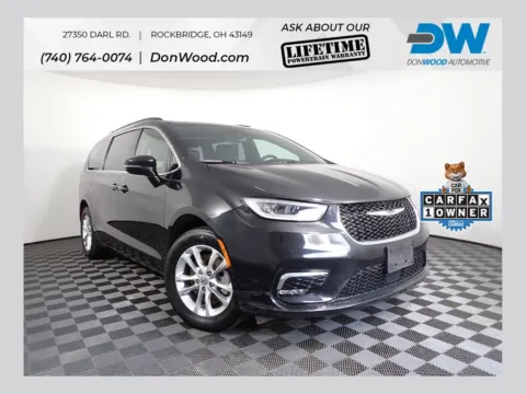 Black 2022 Chrysler Pacifica Touring for sale in Rockbridge, OH