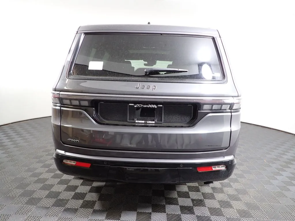 Jeep Grand Wagoneer photo 15