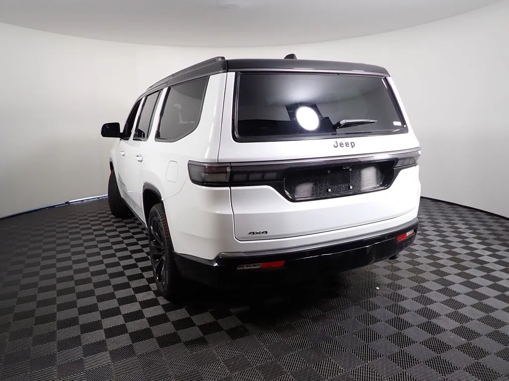 Jeep Grand Wagoneer photo 15