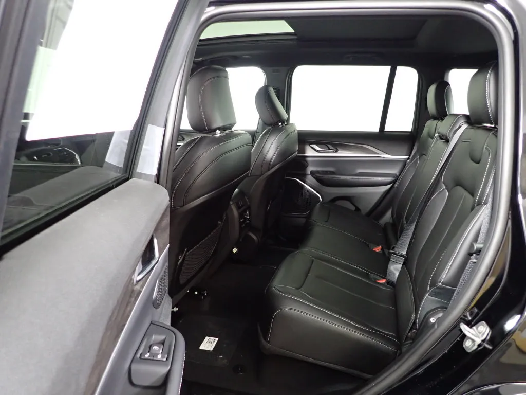 Jeep Grand Cherokee photo 37