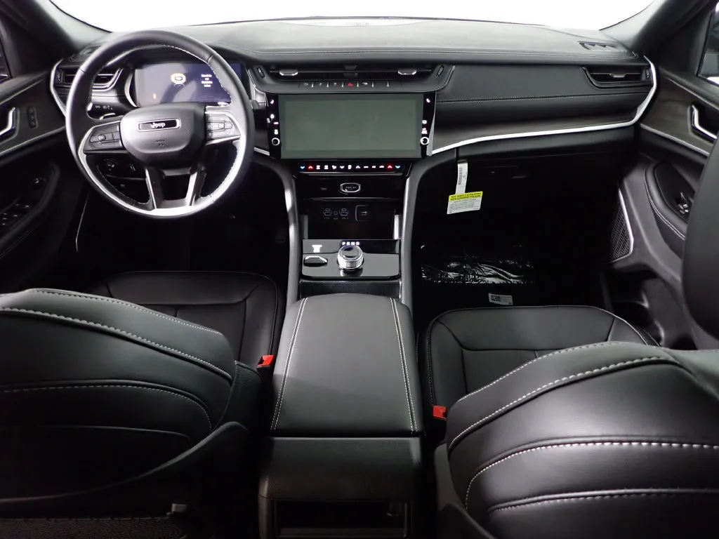Jeep Grand Cherokee photo 35