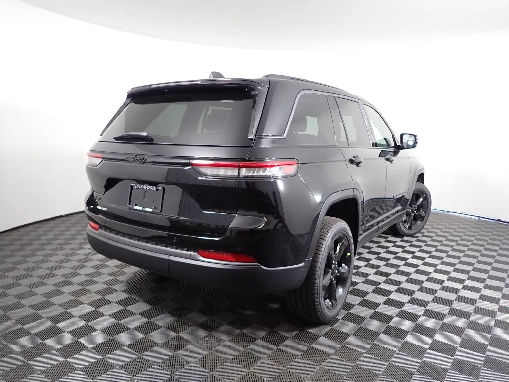 Jeep Grand Cherokee photo 18