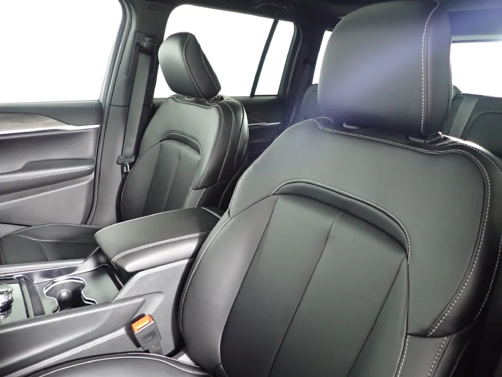 Jeep Grand Cherokee photo 24