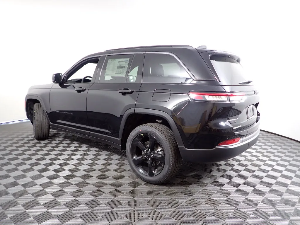 Jeep Grand Cherokee photo 12