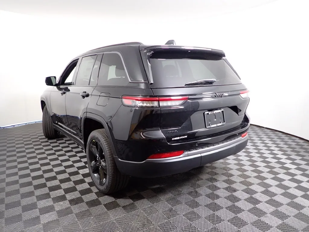 Jeep Grand Cherokee photo 13