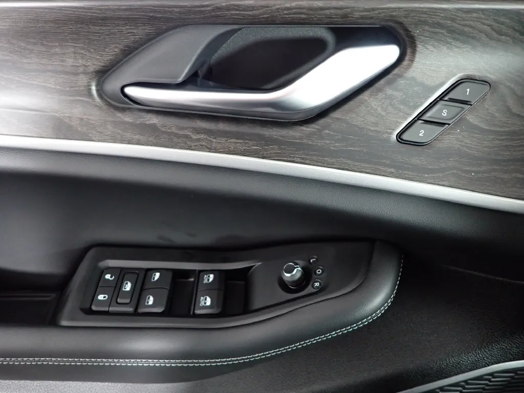 Jeep Grand Cherokee photo 21