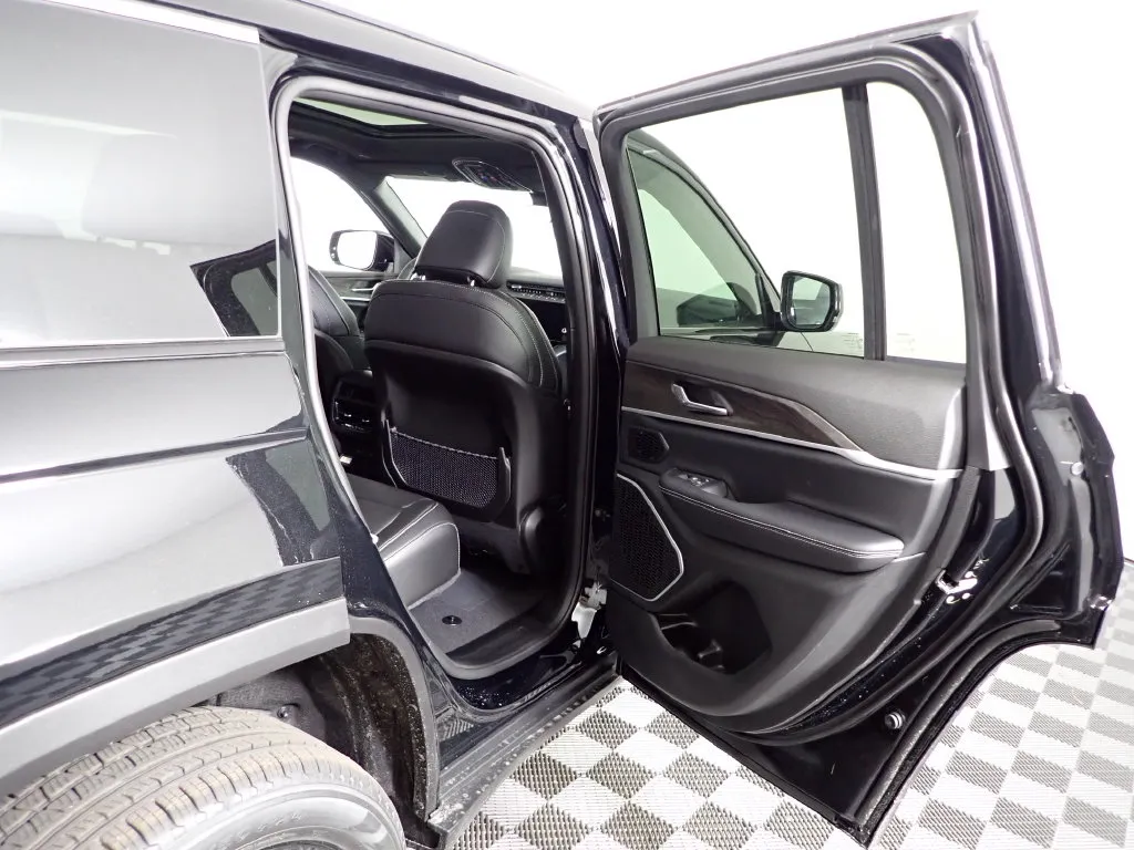 Jeep Grand Cherokee photo 39