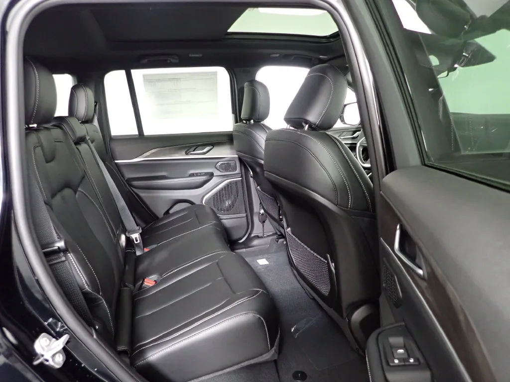 Jeep Grand Cherokee photo 40