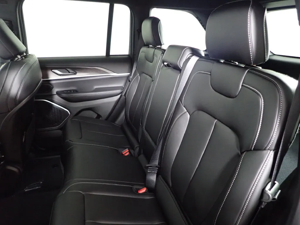 Jeep Grand Cherokee photo 38