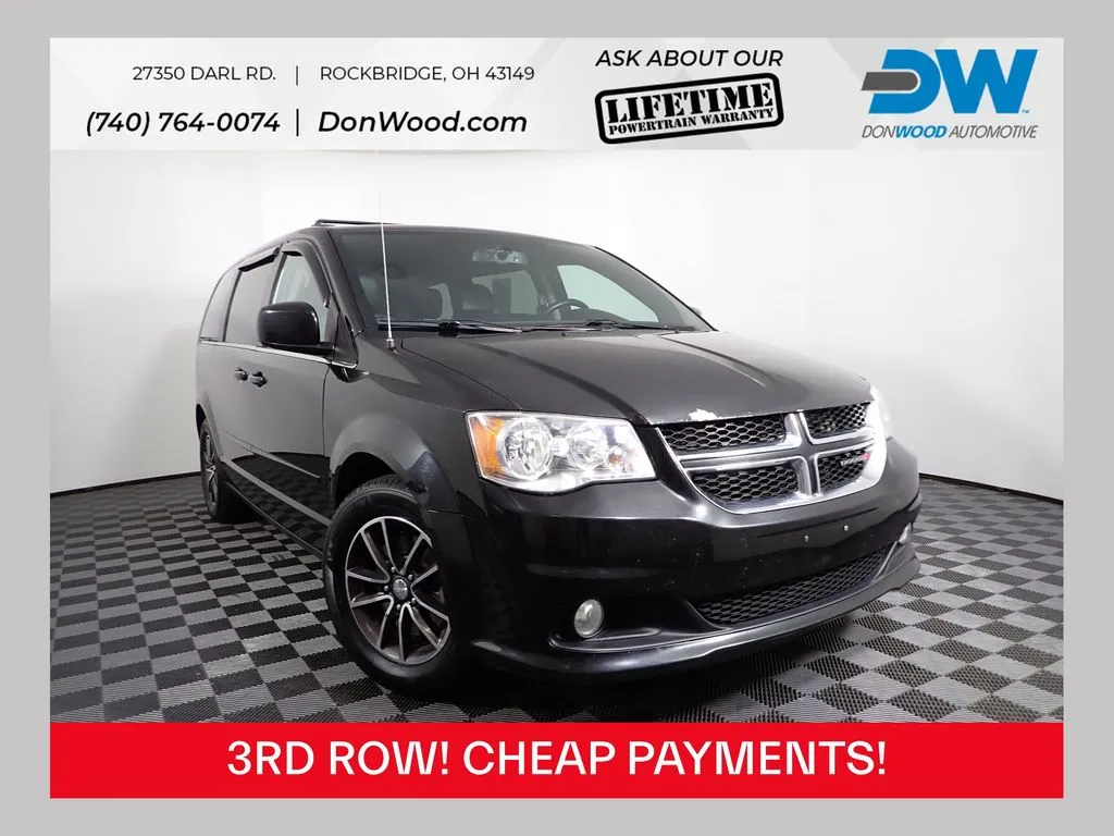 Black 2017 Dodge Grand Caravan SXT for sale in Rockbridge, OH