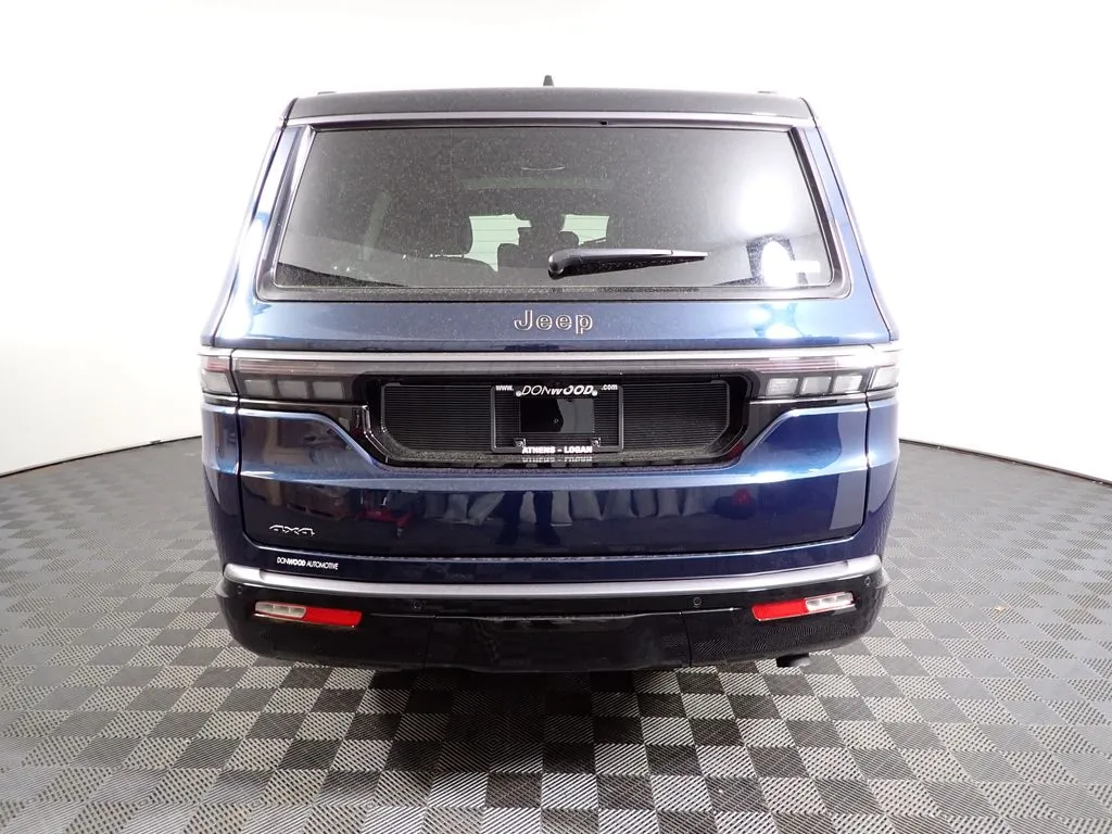 Jeep Grand Wagoneer photo 15