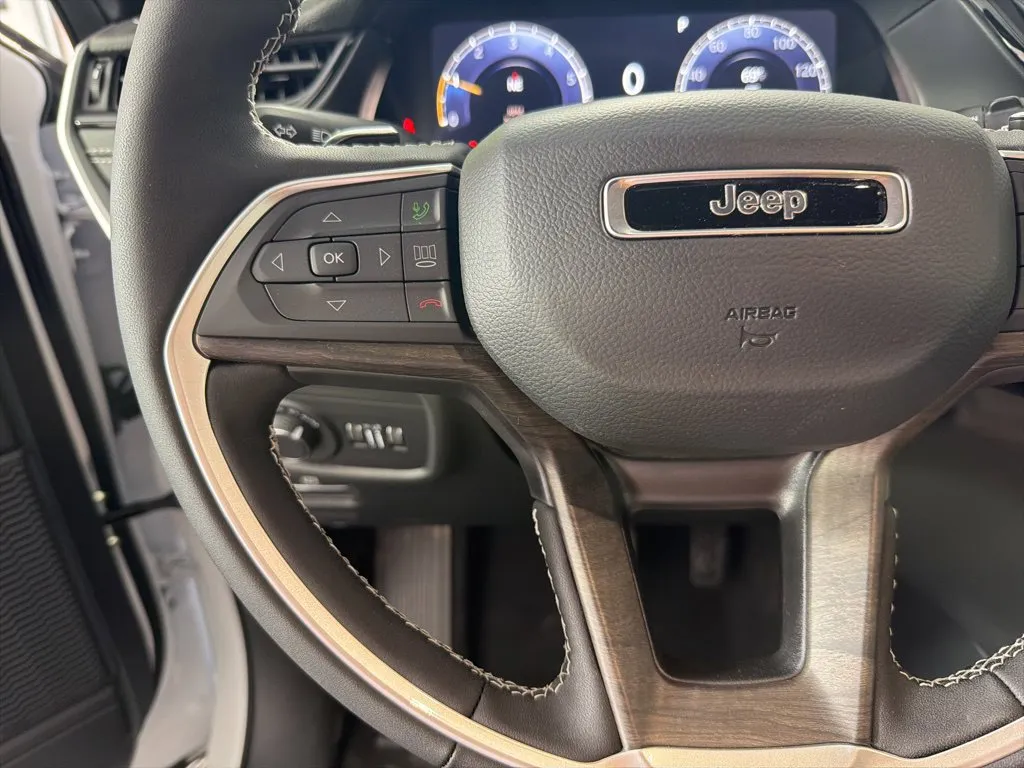 Jeep Grand Cherokee L photo 29