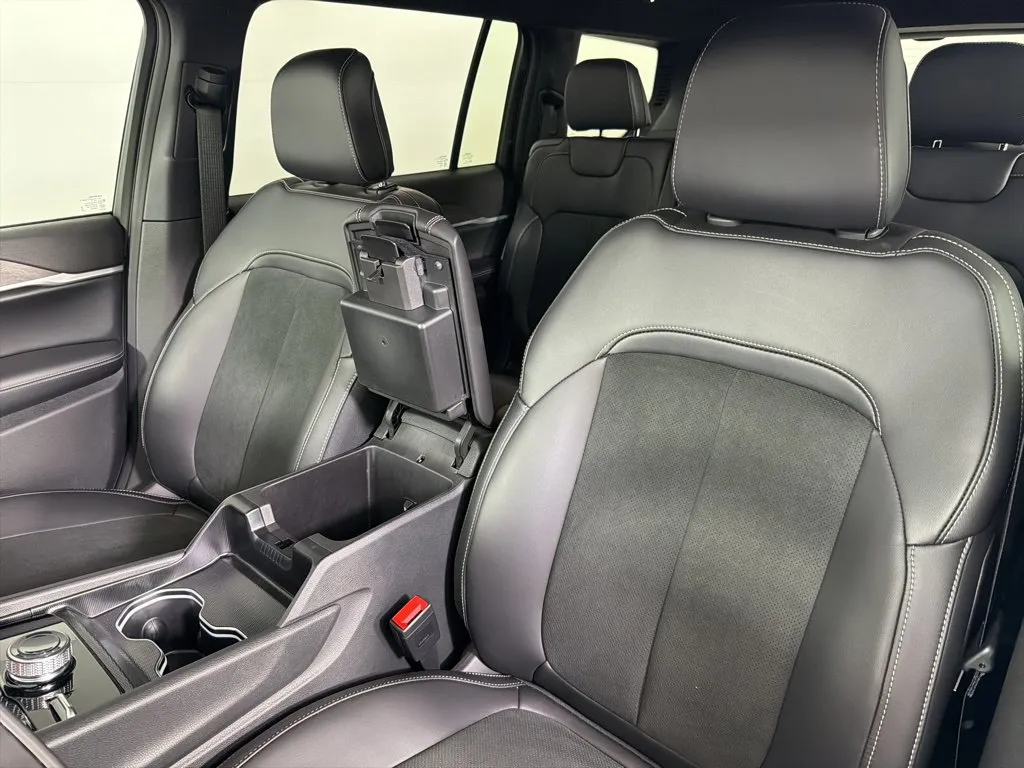 Jeep Grand Cherokee L photo 24