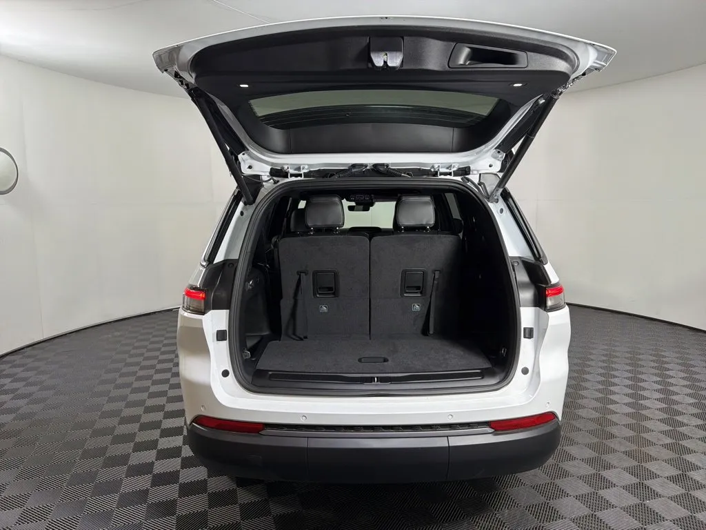 Jeep Grand Cherokee L photo 16