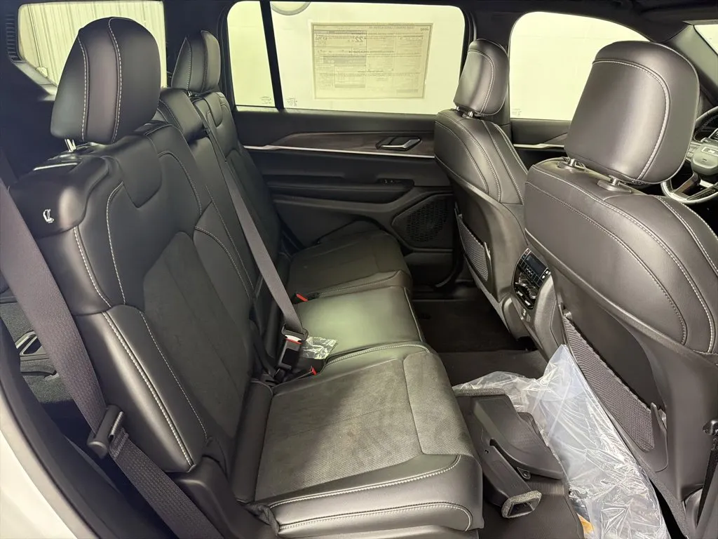 Jeep Grand Cherokee L photo 34