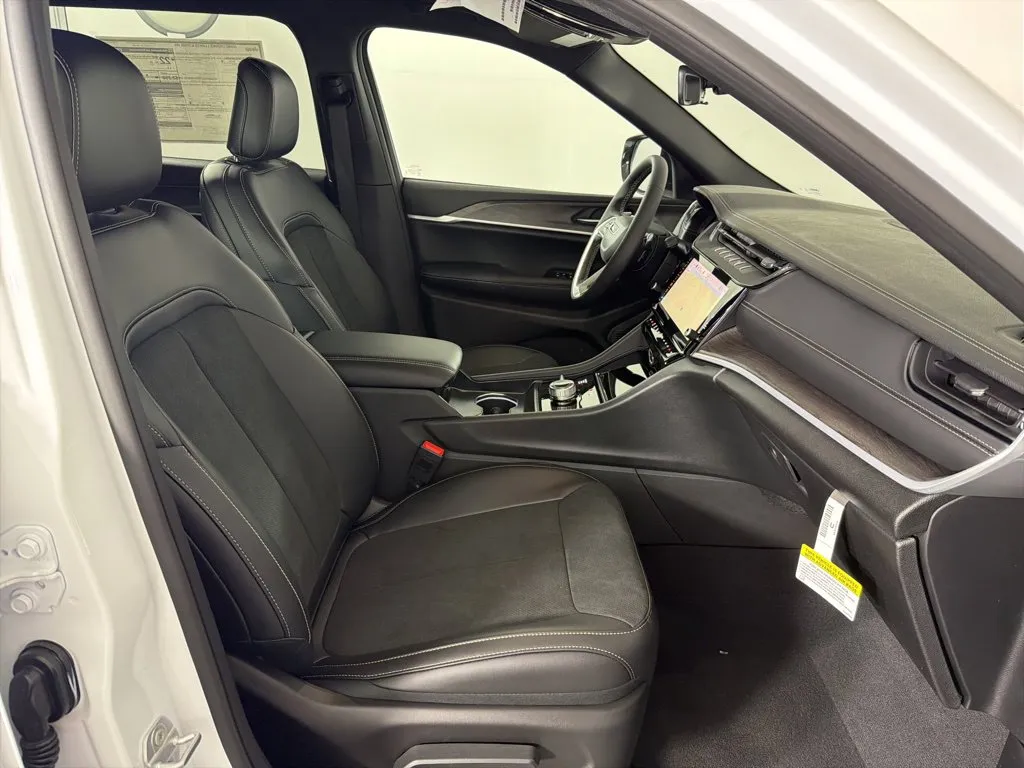 Jeep Grand Cherokee L photo 36