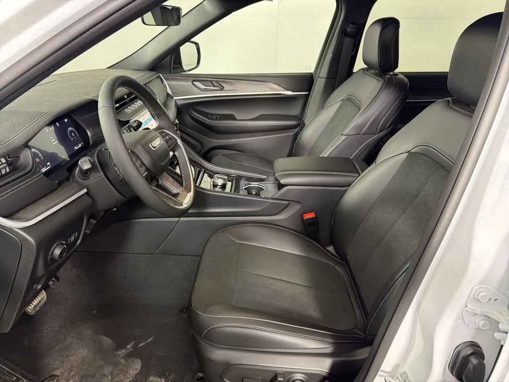 Jeep Grand Cherokee L photo 22