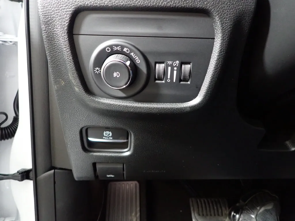 Jeep Grand Cherokee photo 25