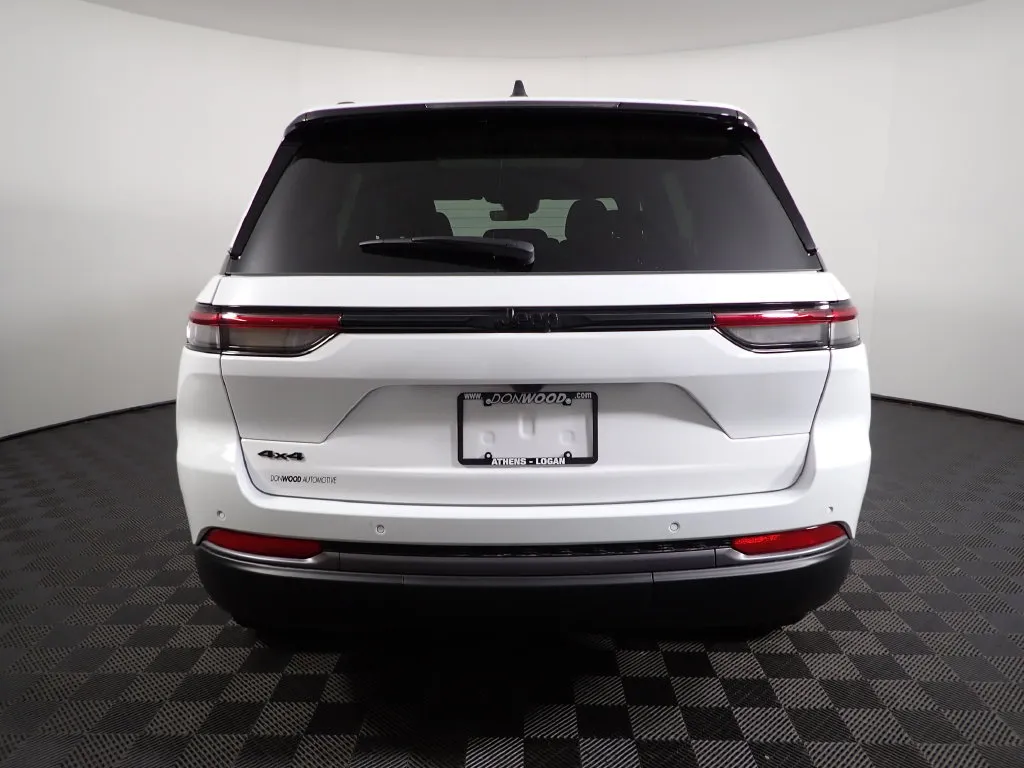 Jeep Grand Cherokee photo 13