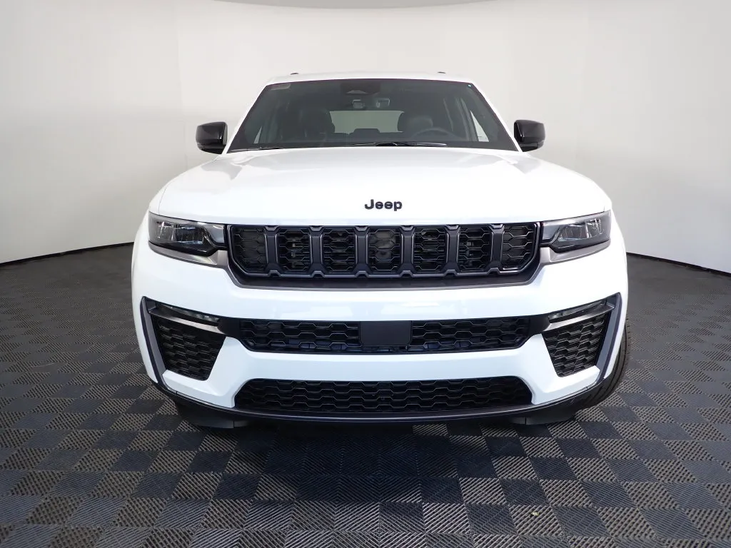 Jeep Grand Cherokee photo 8
