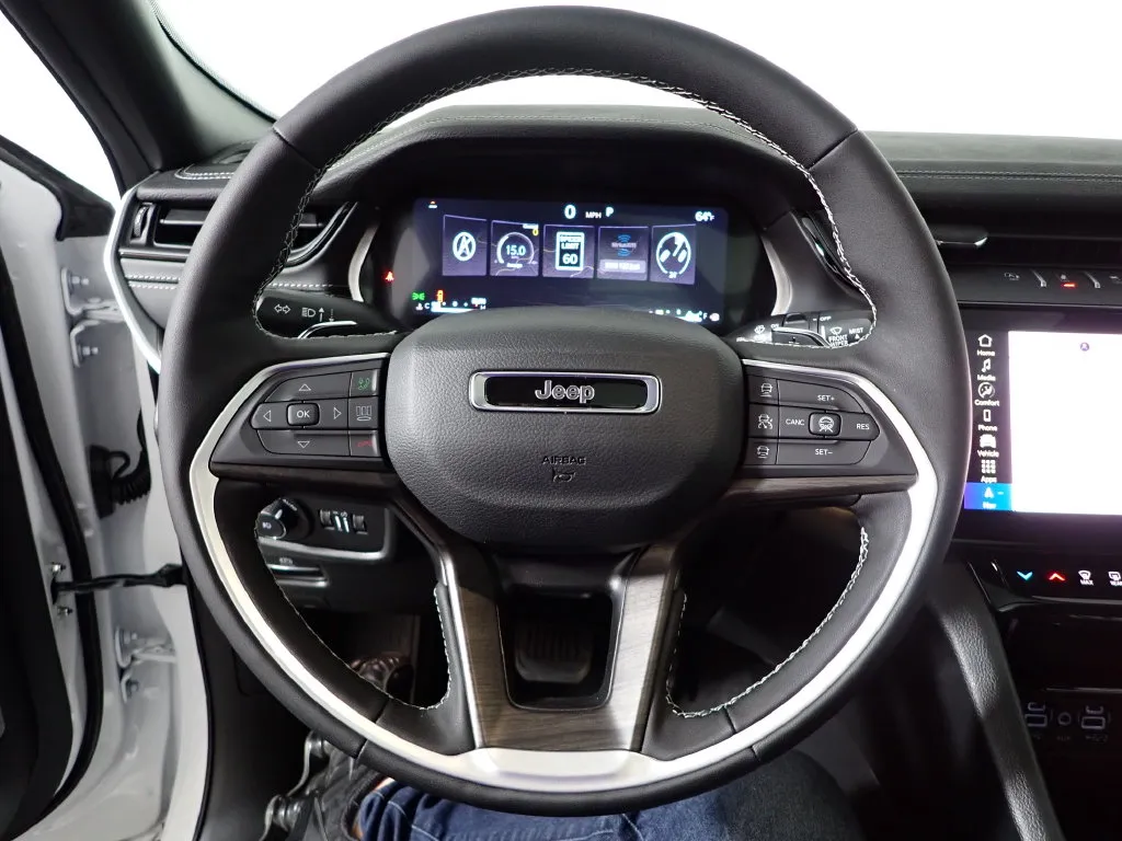 Jeep Grand Cherokee photo 27