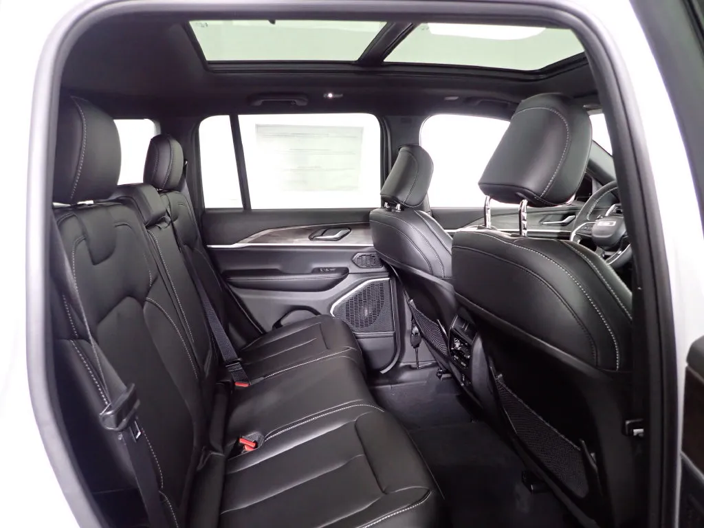 Jeep Grand Cherokee photo 37