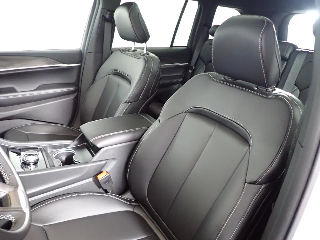 Jeep Grand Cherokee photo 23