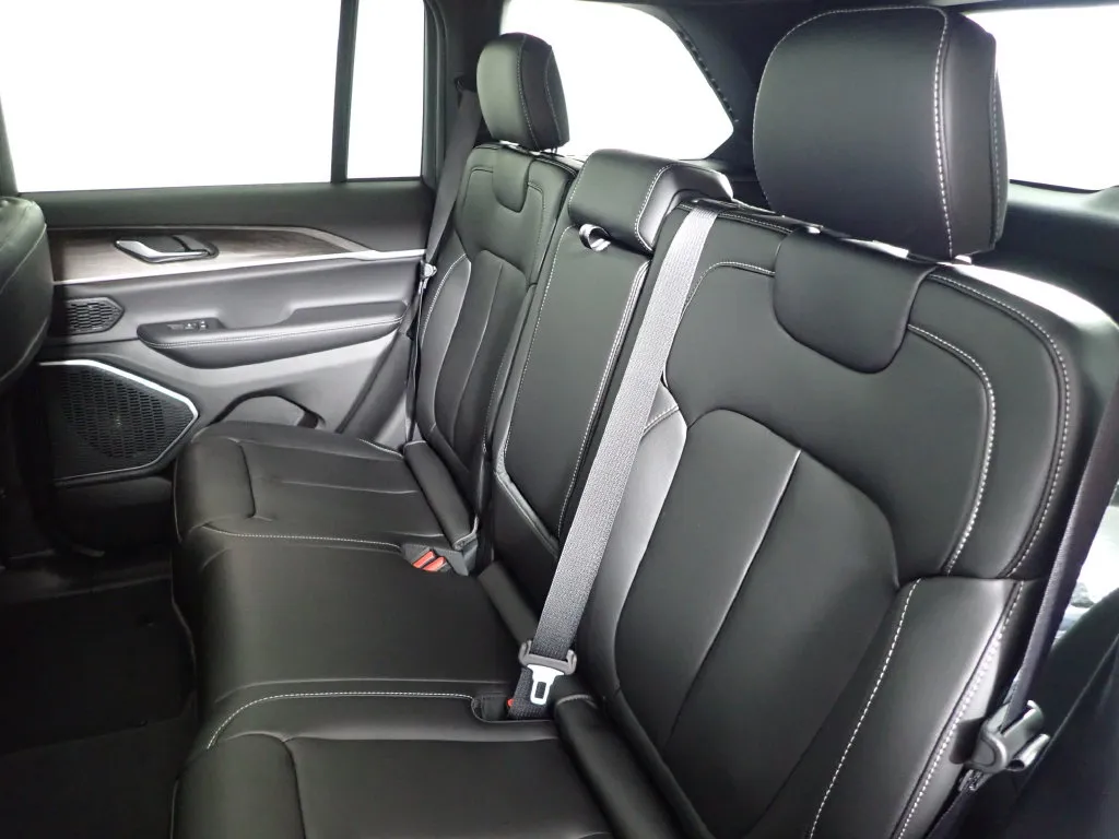 Jeep Grand Cherokee photo 35