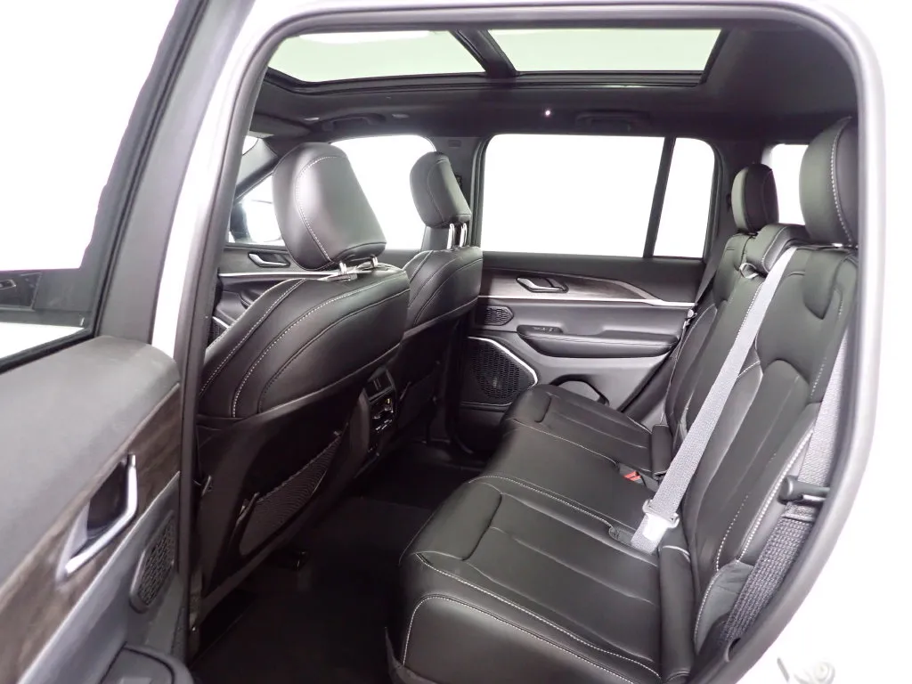 Jeep Grand Cherokee photo 34
