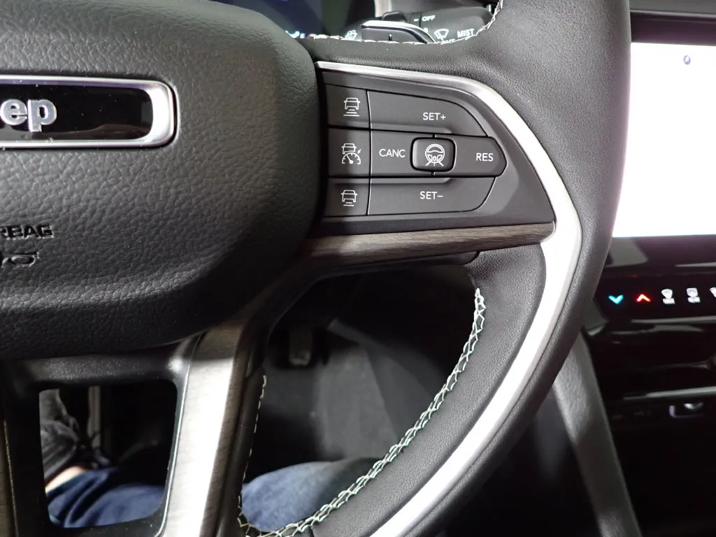 Jeep Grand Cherokee photo 29