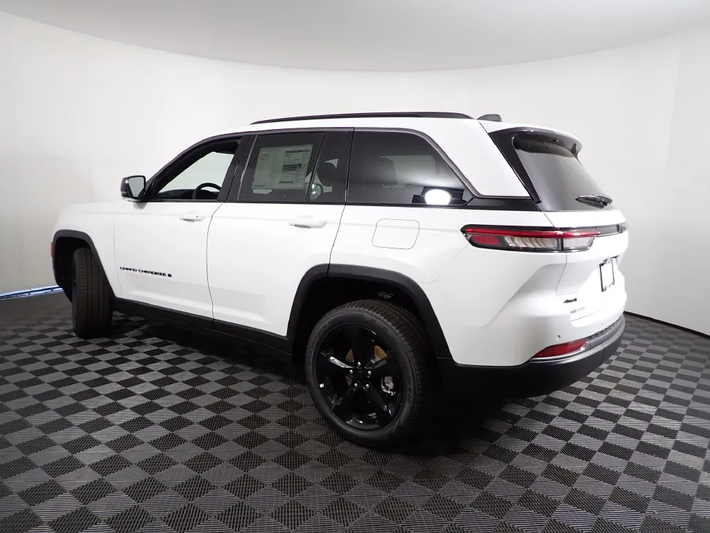 Jeep Grand Cherokee photo 11