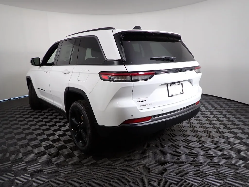 Jeep Grand Cherokee photo 12
