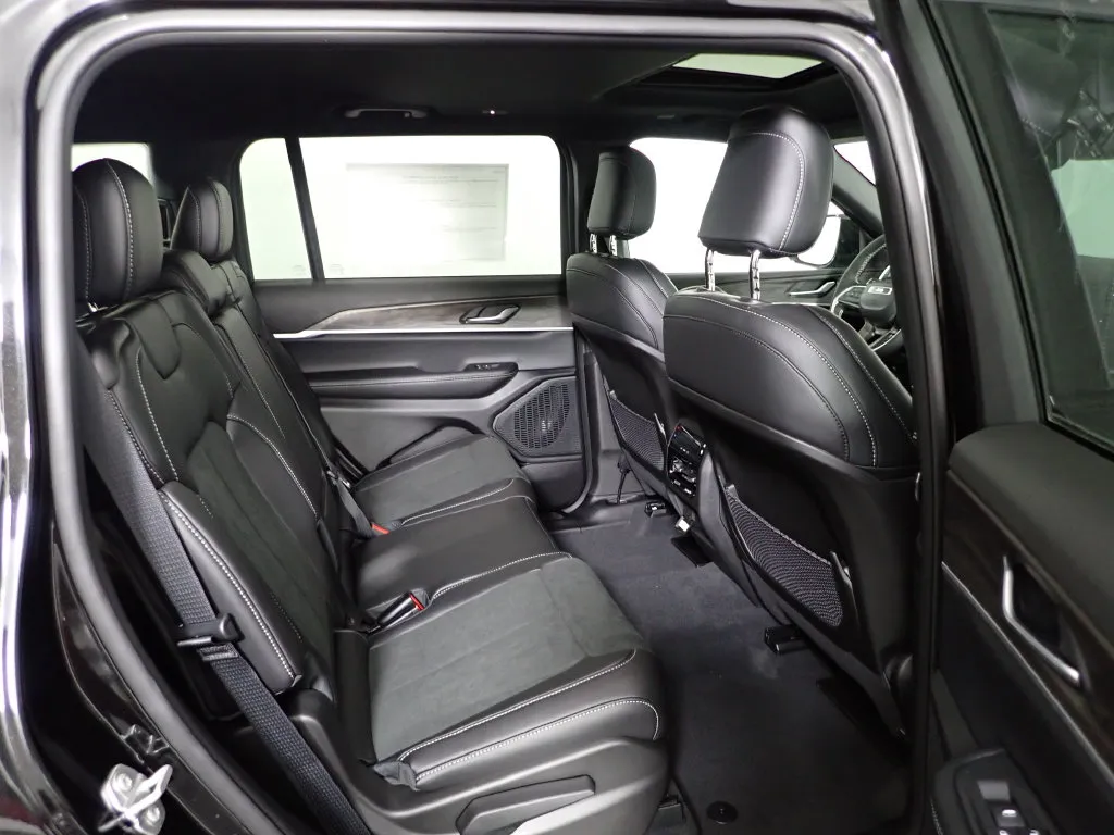 Jeep Grand Cherokee L photo 35
