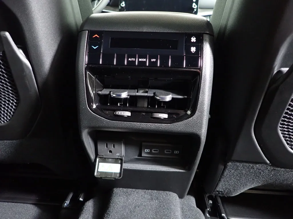 Jeep Grand Cherokee L photo 37