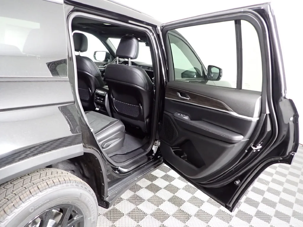 Jeep Grand Cherokee L photo 34