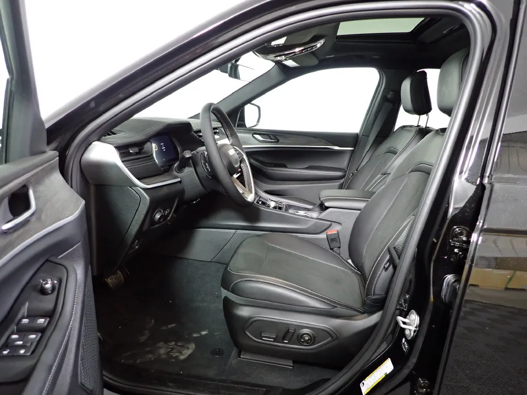 Jeep Grand Cherokee L photo 20