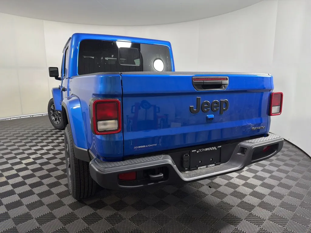Jeep Gladiator photo 10