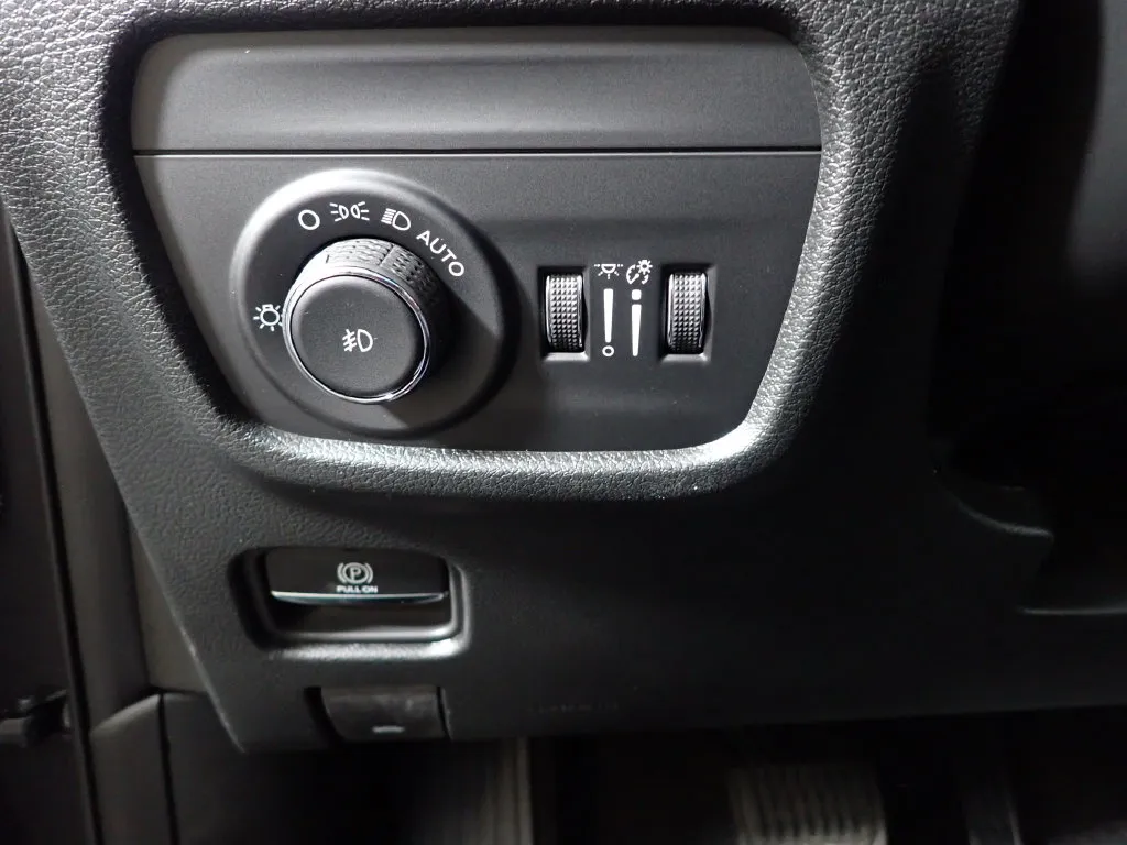 Jeep Grand Cherokee photo 24