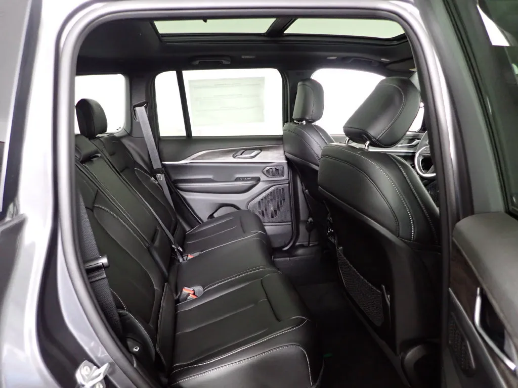Jeep Grand Cherokee photo 35