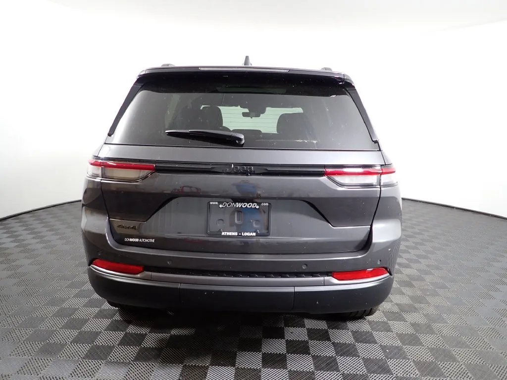 Jeep Grand Cherokee photo 13