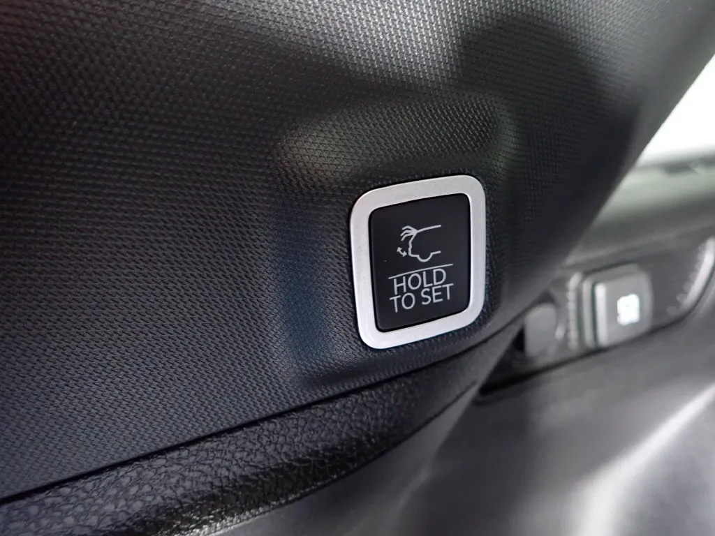 Jeep Grand Cherokee photo 16
