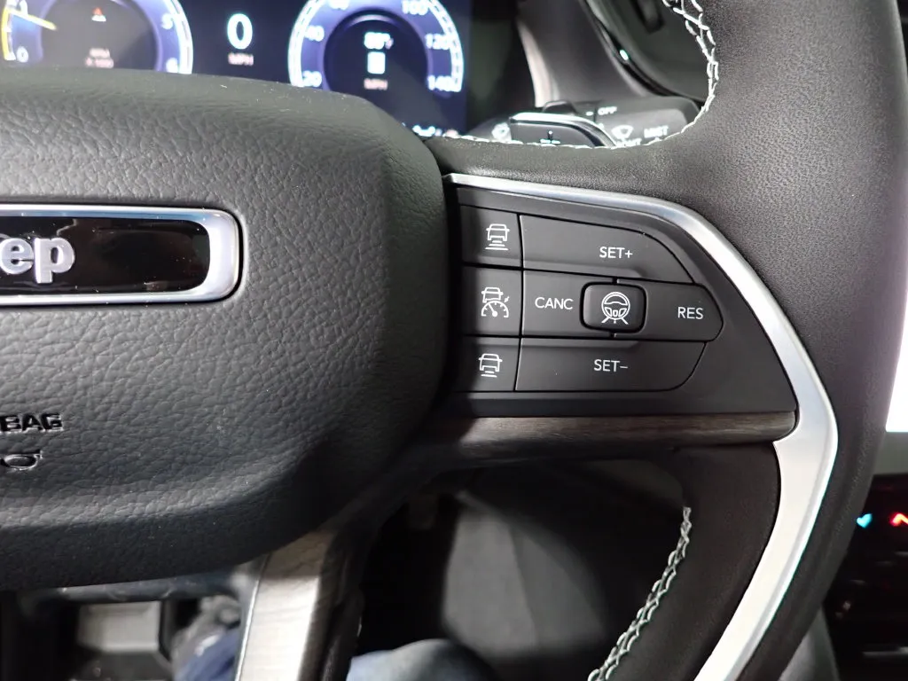 Jeep Grand Cherokee photo 28