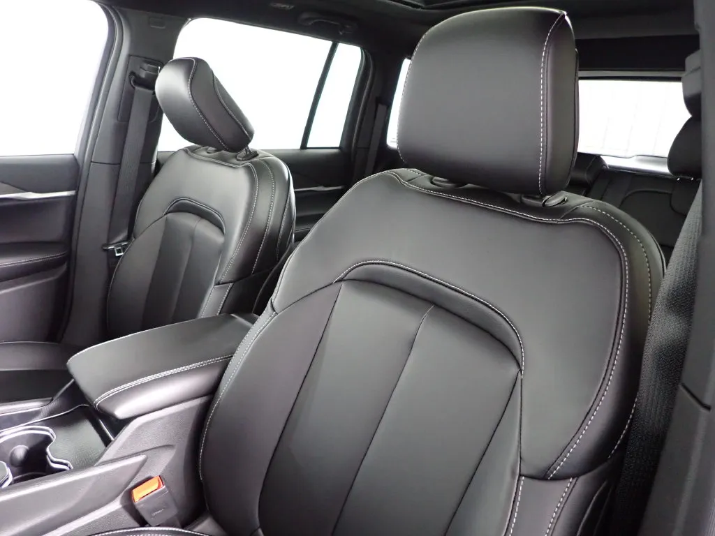 Jeep Grand Cherokee photo 22