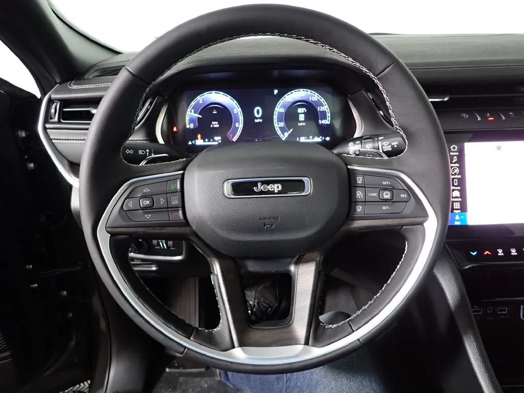 Jeep Grand Cherokee photo 26